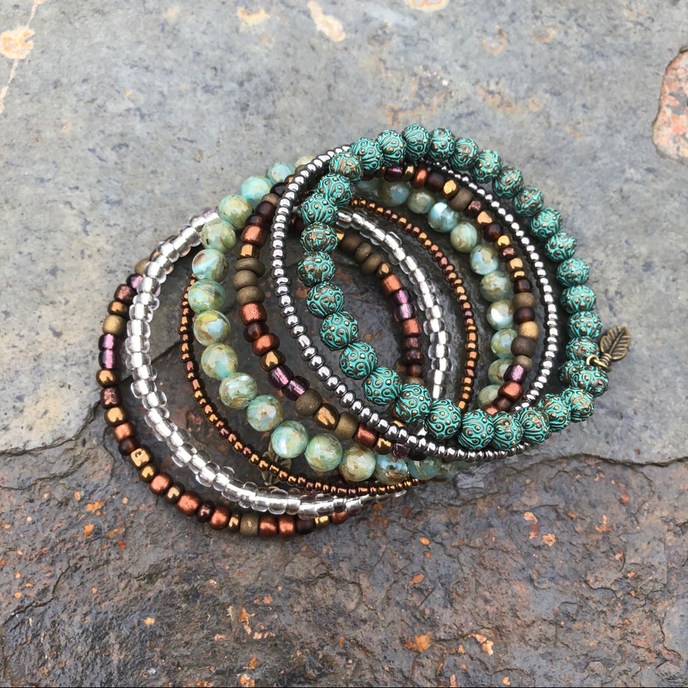 Handmade green natural shell & metal wrap bracelet - Picture 2 of 6